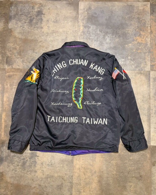 【Vintage Recommend Item🇺🇸】60s TAIWAN スーベニアジャケット着丈64㎝ 肩幅48㎝ 身幅61㎝ 袖丈60㎝⬛︎ 営業時間 : 11:00~19:00
⬛︎ 北海道札幌市白石区北郷9条7丁目10-2
⬛︎ 駐車場有
⬛︎ ONLINE STOREはプロフィール欄へ。
⬛︎ 定休日はInstagram固定投稿にてご確認下さい。#delinquentbros
#デリンクエント
#非行兄弟
#古着
#札幌