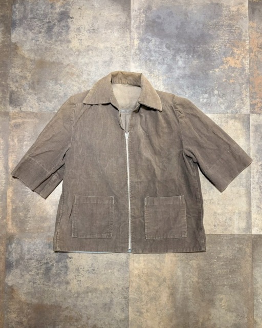 【Vintage Recommend  Item🇺🇸】60s~ コーデュロイ S/S ジップシャツ着丈：65㎝　肩幅：40㎝　身幅：55㎝　袖丈：38㎝⬛︎ 営業時間 : 11:00~19:00
⬛︎ 北海道札幌市白石区北郷9条７丁目10-2
⬛︎ 駐車場有
⬛︎ ONLINE STOREはプロフィール欄へ。
⬛︎ 定休日はInstagram固定投稿にてご確認下さい。#delinquentbros
#デリンクエント
#非行兄弟
#古着
#札幌