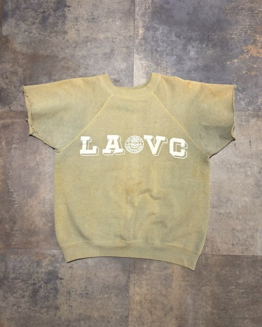 【Vintage Recommend  Item🇺🇸】60s LAVC カットオフスウェット着丈：55㎝　身幅：52㎝　ゆき丈：約26㎝⬛︎ 営業時間 : 11:00~19:00
⬛︎ 北海道札幌市白石区北郷9条７丁目10-2
⬛︎ 駐車場有
⬛︎ ONLINE STOREはプロフィール欄へ。
⬛︎ 定休日はInstagram固定投稿にてご確認下さい。#delinquentbros
#デリンクエント
#非行兄弟
#古着
#札幌