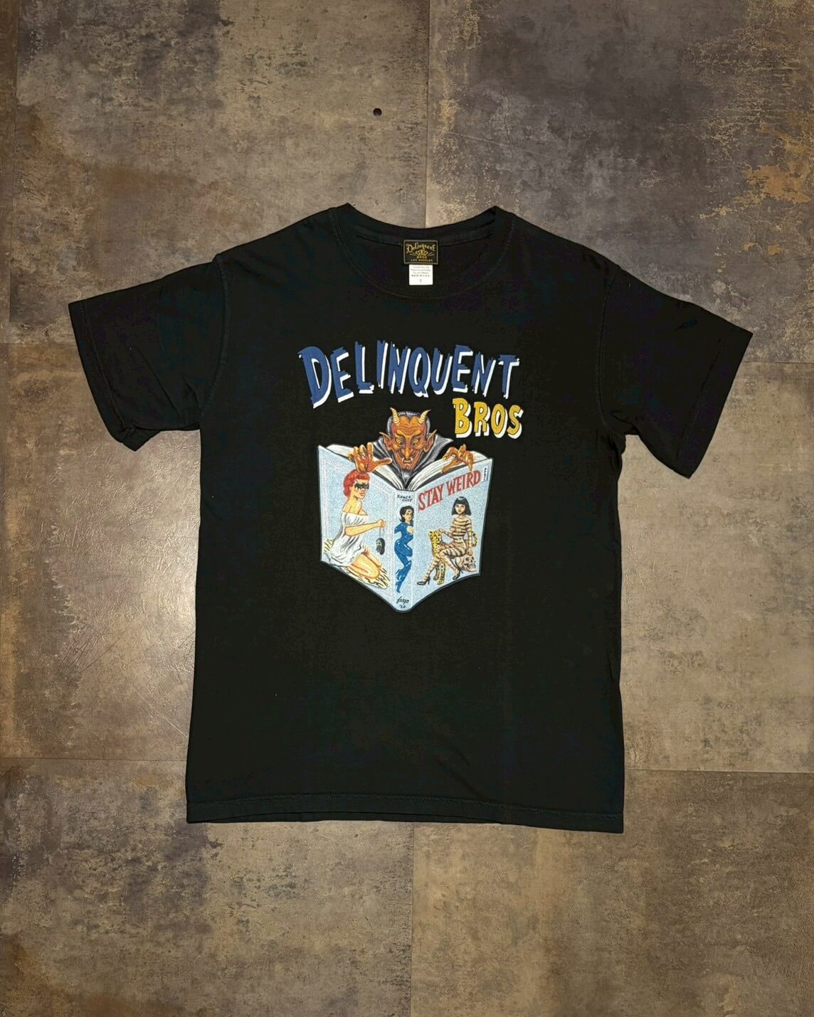 Stay Weird Tee　BLACK