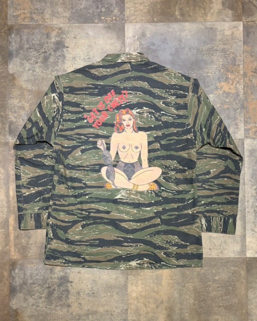 【Delinquent Bros Recommend  Item🇺🇸】”Therapist”Vintage Style Fatigue Jacket1960年代、ベトナム戦争時に米軍で採用されていたファティーグジャケットにDelinquent Brosの独自のフィルターを通しアップデート。バックはDelinquent Brosらしい不良な雰囲気が漂うグラフィック。熱帯地向けに開発された為ジャケットとは言うものの、薄手で軽い羽織やインナーとしてもオススメ。ヴィンテージ加工を施すことにより、柔らかく着込まれたVintage Styleに。⬛︎ 営業時間 : 11:00~19:00
⬛︎ 北海道札幌市白石区北郷9条７丁目10-2
⬛︎ 駐車場有
⬛︎ ONLINE STOREはプロフィール欄へ。
⬛︎ 定休日はInstagram固定投稿にてご確認下さい。#delinquentbros
#デリンクエント
#非行兄弟
#古着
#札幌