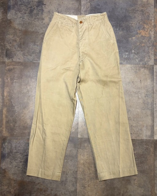 【Vintage Recommend  Item🇺🇸】50s M-45 TROUSERS COTTON KHAKIウエスト：71㎝　股上：32.5㎝　股下：71㎝　裾幅：24㎝⬛︎ 営業時間 : 11:00~19:00
⬛︎ 北海道札幌市白石区北郷9条７丁目10-2
⬛︎ 駐車場有
⬛︎ ONLINE STOREはプロフィール欄へ。
⬛︎ 定休日はInstagram固定投稿にてご確認下さい。#delinquentbros
#デリンクエント
#非行兄弟
#古着
#札幌