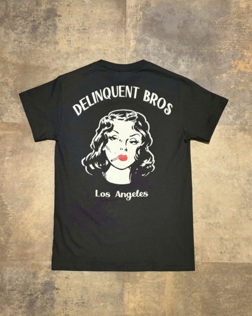 【Delinquent Bros 再入荷🇺🇸】“Smoke Girl” TeeDelinquent Brosのメインモチーフ"Smoke Girl"のTシャツが再入荷。胸元とバックに映える"Smoke Girl"は唯一無二な不良な雰囲気が漂います。サイズがある内に是非GETして欲しいアイテム。COLOR : NATURAL / BLACKSIZE : S ~ XL⬛︎ 営業時間 : 11:00~19:00
⬛︎ 北海道札幌市白石区北郷9条7丁目10-2
⬛︎ 駐車場有
⬛︎ 定休日はInstagram固定投稿にてご確認下さい。#delinquentbros
#デリンクエントブロス
#デリンクエント
#非行兄弟
#札幌