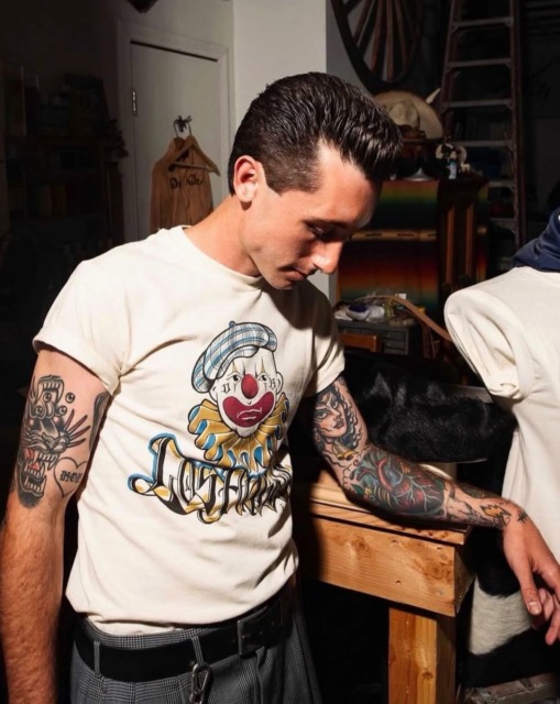 【Recommend item🇺🇸】“Nothin’ to Laugh” TeeLA Cultureを感じる不貞腐れた表情のピエロが映える。Vintage HatやFace TattooがDelinquent Brosらしい雰囲気を醸し出す。在庫少なくなってきている為、おはやめに🤝COLOR : NATURAL / BLACK
SIZE : S~XL【Sサイズ着用】⬛︎ 営業時間 : 11:00~19:00
⬛︎ 北海道札幌市白石区北郷9条7丁目10-2
⬛︎ 駐車場有
⬛︎ 定休日はInstagram固定投稿にてご確認下さい。#delinquentbros
#デリンクエントブロス
#デリンクエント
#非行兄弟
#札幌