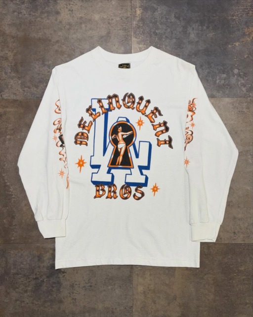 【Recommend item🇺🇸】“Peek a Boo” L/S TEEキーホールの中にトップレスのセクシーガールが覗けるDelinquent Brosらしさたっぷりのグラフィック“Peek a Boo” の長袖Tシャツ。
SIZE : S~XXLCOLOR ：WHITE / BLACK⬛︎ 営業時間 : 11:00~19:00
⬛︎ 北海道札幌市白石区北郷9条７丁目10-2
⬛︎ 駐車場有
⬛︎ 定休日はInstagram固定投稿にてご確認下さい。#delinquentbros
#デリンクエントブロス
#デリンクエント
#非行兄弟
#札幌