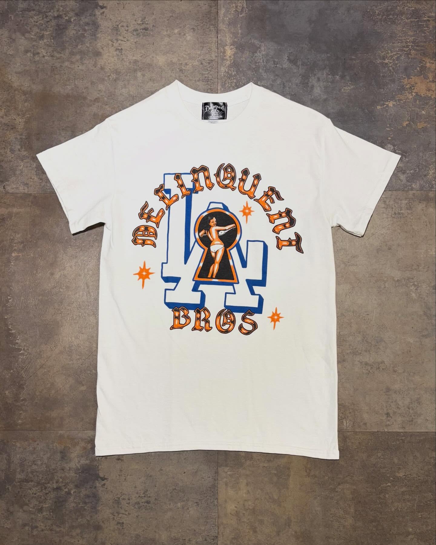 【Recommend item🇺🇸】“Peek a Boo” TEEキーホールの中にトップレスのセクシーガールが覗けるDelinquent Brosらしさたっぷりのグラフィック“Peek a Boo” のTシャツ。
SIZE : S~XXLCOLOR ：WHITE / BLACK / TIE DYE⬛︎ 営業時間 : 11:00~19:00
⬛︎ 北海道札幌市白石区北郷9条７丁目10-2
⬛︎ 駐車場有
⬛︎ 定休日はInstagram固定投稿にてご確認下さい。#delinquentbros
#デリンクエントブロス
#デリンクエント
#非行兄弟
#札幌