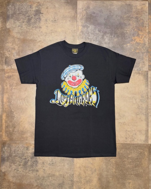 【Recommend item🇺🇸】“Nothin’ to Laugh” TeeLA Cultureを感じる不貞腐れた表情のピエロが映える。Vintage HatやFace TattooがDelinquent Brosらしい雰囲気を醸し出す。在庫少なくなってきている為、おはやめに🤝COLOR : NATURAL / BLACK
SIZE : S~XL⬛︎ 営業時間 : 11:00~19:00
⬛︎ 北海道札幌市白石区北郷9条7丁目10-2
⬛︎ 駐車場有
⬛︎ 定休日はInstagram固定投稿にてご確認下さい。#delinquentbros
#デリンクエントブロス
#デリンクエント
#非行兄弟
#札幌