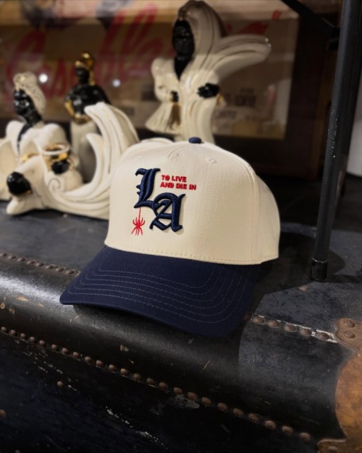 【Recommend item🇺🇸】To live and Die in LA 5 Panel Snap Back Cap日本に入荷するたび即日完売してしまう、Delinquent Bros "To live and Die in LA"の5パネルキャップシリーズ。現在完売中ですが定期的に再入荷しております。
コチラのInstagramからアナウンスさせて頂くので、要チェックでお願い致します🤝⬛︎ 営業時間 : 11:00~19:00
⬛︎ 北海道札幌市白石区北郷9条７丁目10-2
⬛︎ 駐車場有
⬛︎ 定休日はInstagram固定投稿にてご確認下さい。#delinquentbros
#デリンクエントブロス
#デリンクエント
#非行兄弟
#札幌