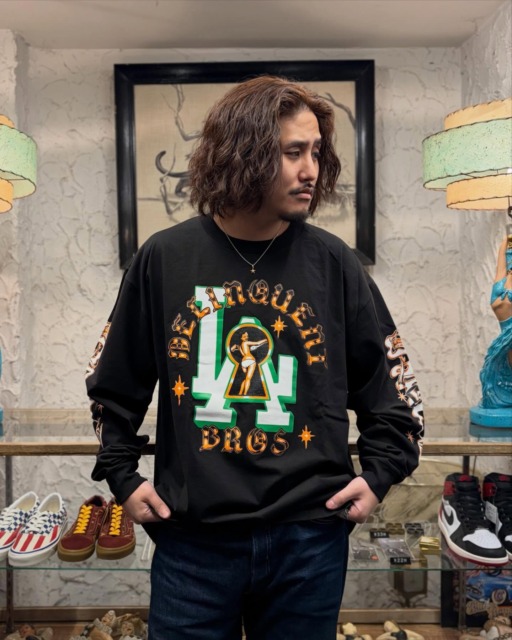 【Recommend item🇺🇸】“Peek a Boo” L/S TEEキーホールの中にトップレスのセクシーガールが覗けるDelinquent Brosらしさたっぷりのグラフィック“Peek a Boo” の長袖Tシャツ。
SIZE : S~XXLCOLOR ：WHITE / BLACK【170cm 70kg XXL着用】⬛︎ 営業時間 : 11:00~19:00
⬛︎ 北海道札幌市白石区北郷9条７丁目10-2
⬛︎ 駐車場有
⬛︎ 定休日はInstagram固定投稿にてご確認下さい。#delinquentbros
#デリンクエントブロス
#デリンクエント
#非行兄弟
#札幌