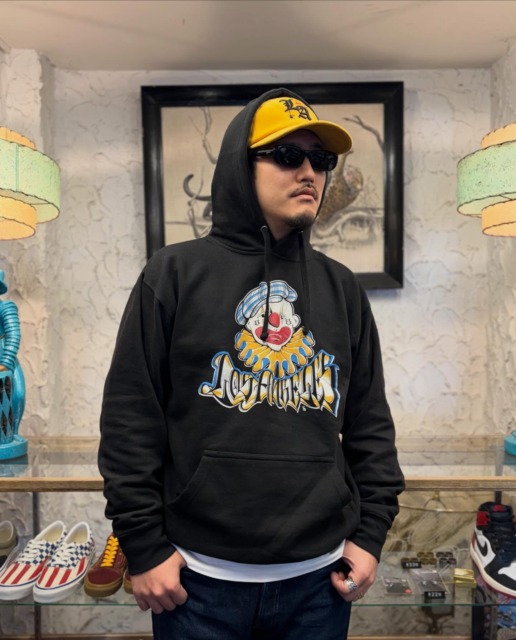 【Recommend item🇺🇸】“Nothin’ to Laugh”HoodieLA Cultureを感じる不貞腐れた表情のピエロが映える。Vintage HatやFace TattooがDelinquent Brosらしい雰囲気を醸し出す。在庫少なくなってきている為、おはやめに🤝
SIZE : S~XL【170cm 70kg Lサイズ着用】⬛︎ 営業時間 : 11:00~19:00
⬛︎ 北海道札幌市白石区北郷9条7丁目10-2
⬛︎ 駐車場有
⬛︎ 定休日はInstagram固定投稿にてご確認下さい。#delinquentbros
#デリンクエントブロス
#デリンクエント
#非行兄弟
#札幌