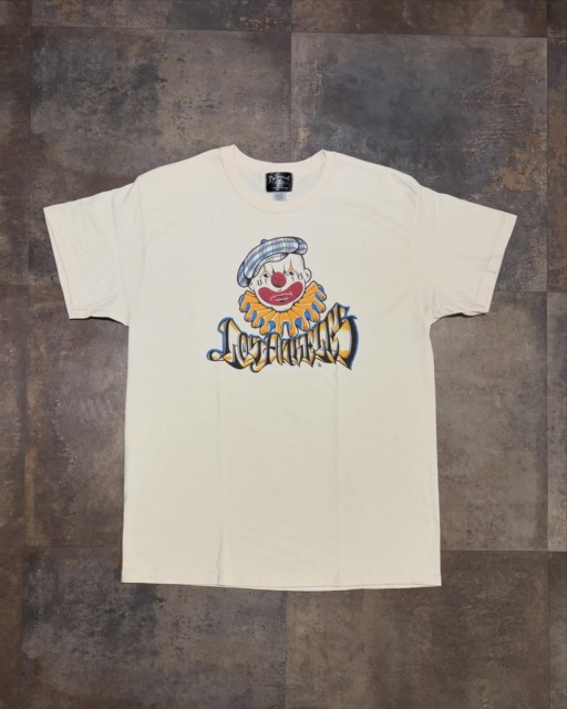 【Recommend item🇺🇸】“Nothin’ to Laugh” TeeLA Cultureを感じる不貞腐れた表情のピエロが映える。Vintage HatやFace TattooがDelinquent Brosらしい雰囲気を醸し出す。在庫少なくなってきている為、おはやめに🤝COLOR : NATURAL / BLACK
SIZE : S~XL⬛︎ 営業時間 : 11:00~19:00
⬛︎ 北海道札幌市白石区北郷9条7丁目10-2
⬛︎ 駐車場有
⬛︎ 定休日はInstagram固定投稿にてご確認下さい。#delinquentbros
#デリンクエントブロス
#デリンクエント
#非行兄弟
#札幌