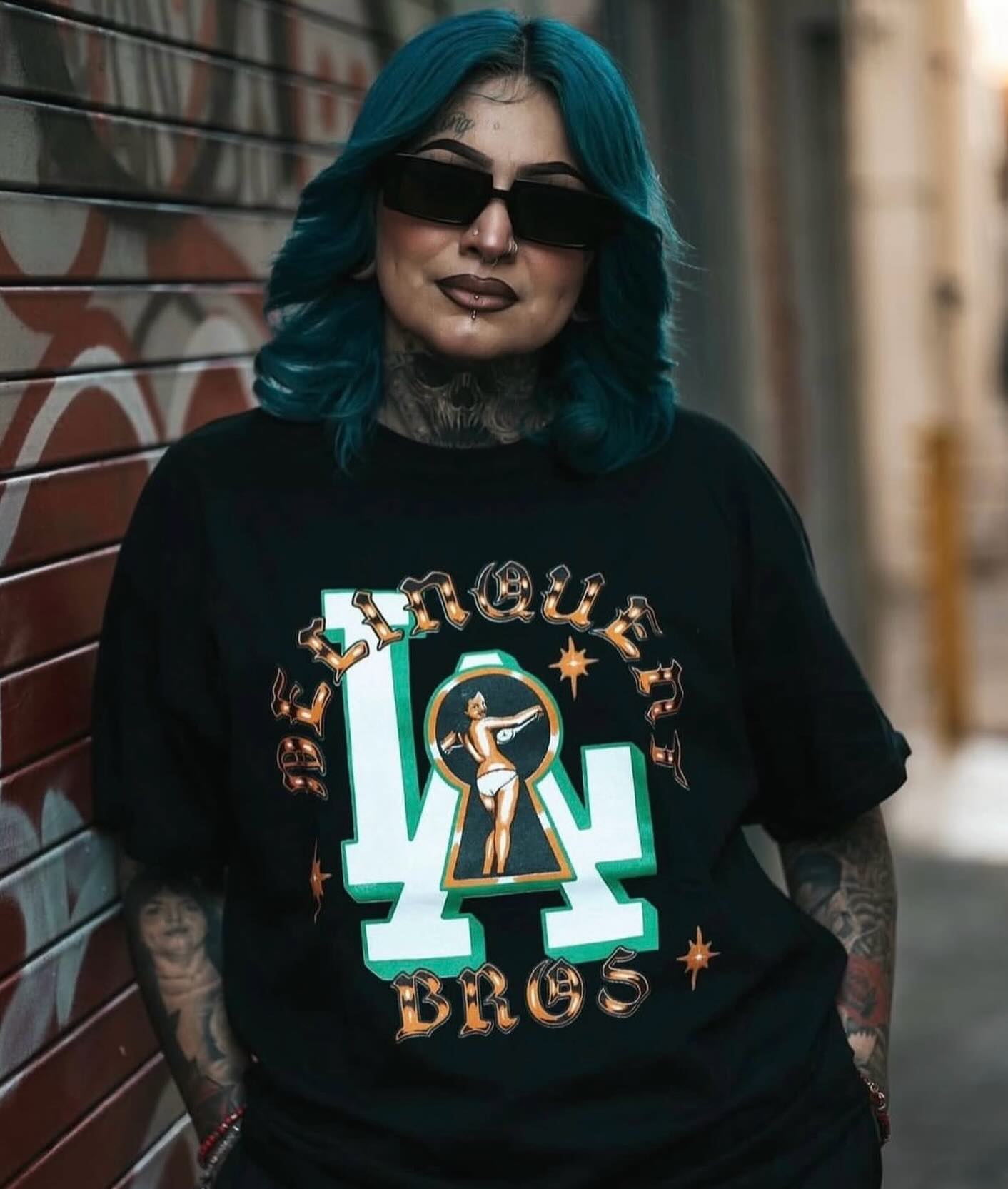 【Recommend item🇺🇸】“Peek a Boo” TEEキーホールの中にトップレスのセクシーガールが覗けるDelinquent Brosらしさたっぷりのグラフィック“Peek a Boo” のTシャツ。
SIZE : S~XXLCOLOR ：WHITE / BLACK / TIE DYE⬛︎ 営業時間 : 11:00~19:00
⬛︎ 北海道札幌市白石区北郷9条７丁目10-2
⬛︎ 駐車場有
⬛︎ 定休日はInstagram固定投稿にてご確認下さい。#delinquentbros
#デリンクエントブロス
#デリンクエント
#非行兄弟
#札幌