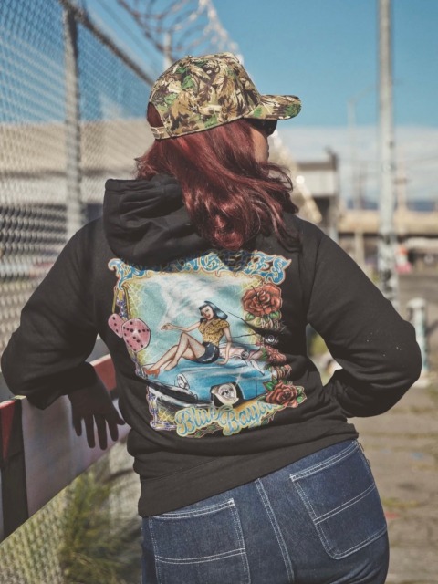 【Recommend item🇺🇸】“Blue Bayou” HoodieDelinquent Brosのオーナー @ryota_delinquentbrosla
の愛車 "Blue Bayou"グラフィックが映える1着。現地にて数々の賞を受賞しているBlue Bayou(51 Plymouth)とピエロガールがリアルなLos Angelesの雰囲気が漂う、間違いなくスペシャルなアイテム。肌触りの良い裏起毛を採用し肌寒い時期でも暖かくしてくれる。
SIZE : S~XXLCOLOR : NATURAL / BLACK⬛︎ 営業時間 : 11:00~19:00
⬛︎ 北海道札幌市白石区北郷9条7丁目10-2
⬛︎ 駐車場有
⬛︎ 定休日はInstagram固定投稿にてご確認下さい。delinquentbros
デリンクエントブロス
デリンクエント
非行兄弟
札幌