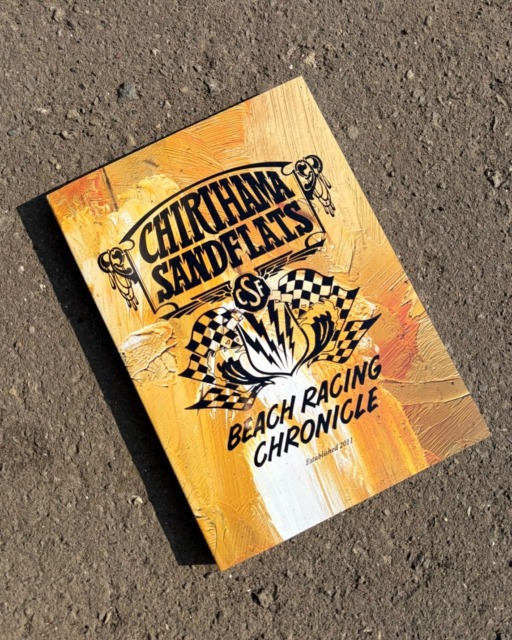 【New Arrival🇯🇵】CHIRIHAMA SANDFLATS BOOK石川県の千里浜で始まった小さなローカルレース。これは15年という歳月をかけて成長してきた、ビーチレースの”軌跡”を1冊にまとめたもの。遊びを本気でやっていたら、それはいつの間にか大勢の人を巻き込み、ひとつのカルチャーへと進化した。ROLLER magazine / Kota Engaku 監修のもとCHIRIHAMA SAND-FLATS 15年の歴史を324ページという大量ページで紹介する、CHIRIHAMA SANDFLATSの集大成本。オンラインストア・店頭にて🤝⬛︎ 営業時間 : 11:00~19:00
⬛︎ 北海道札幌市白石区北郷9条7丁目10-2
⬛︎ 駐車場有
⬛︎ 定休日はInstagram固定投稿にてご確認下さい。#delinquentbros
#デリンクエントブロス
#デリンクエント
#非行兄弟
#札幌