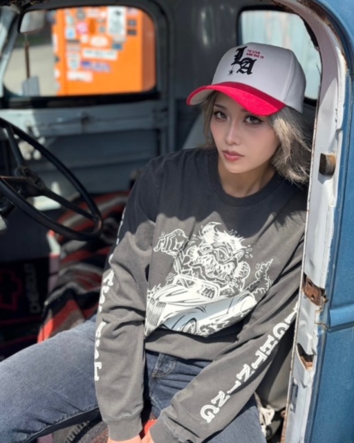 【ADDICSTAR.INC 長袖Tシャツ入荷🇯🇵】GLISTER MONSTER L/S TEE　VINTAGE BLACKGLISTER(車整備工場)のワークウェアとして生まれたルーツを持つADDICSTAR.INC。カスタムカー・モーターサイクルの無骨な魅力にビンテージエッセンスを融合させ、日常に溶け込みながらも存在感を放つウェアを展開。昨年に引き続きGLISTERの看板モチーフでもあるGLISTER MONSTERの長袖Tシャツが登場。今回は"80~90年代からガレージに放置されていたデットストック"というテーマ。ピグメント染めを施し日焼けのようなヴィンテージ感のあるブラックを再現。6.6ozでしっかりとした厚み・リブになっているので、気兼ね無く着用してプリント割れや退色を楽しんで頂きたい。オンラインストア・店頭にて🤝⬛︎ 営業時間 : 11:00~19:00
⬛︎ 北海道札幌市白石区北郷9条７丁目10-2
⬛︎ 駐車場有
⬛︎ 定休日はInstagram固定投稿にてご確認下さい。#delinquentbros
#デリンクエントブロス
#デリンクエント
#非行兄弟
#札幌