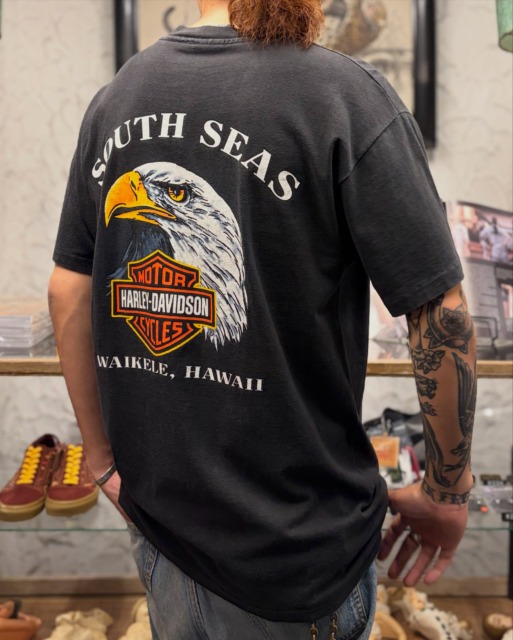 【Motorcycle Vintage入荷🇺🇸】人気のハーレーTからモーターサイクルイベントT、少量ですが入荷しました🤝スペシャルなジャケットも入ってきているので気になる方は…
オンラインストア又は店頭にて🤝⬛︎ 営業時間 : 11:00~19:00
⬛︎ 北海道札幌市白石区北郷9条7丁目10-2
⬛︎ 駐車場有
⬛︎ ONLINE STOREはプロフィール欄へ。
⬛︎ 定休日はInstagram固定投稿にてご確認下さい。#delinquentbros
#デリンクエント
#非行兄弟
#古着
#札幌
