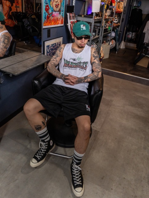 【Delinquent Bros JAPAN Styling📸】To live and Die in LA Suede Snap Back Cap &  Spider Logo Tank top WHITE & To live and Die in LA Mesh Shorts BLACK.Model : @ajito_by_popo
Support : @ajito_hair_works⬛︎ 営業時間 : 11:00~19:00
⬛︎ 北海道札幌市白石区北郷9条７丁目10-2
⬛︎ 駐車場有
⬛︎ 定休日はInstagram固定投稿にてご確認下さい。#delinquentbros
#デリンクエントブロス
#デリンクエント
#非行兄弟
#札幌