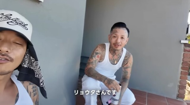 【YouTube オモシーチャンネルにて公開中🇯🇵🇺🇸】@len.5 率いるYouTube オモシーチャンネルにてDelinquent Bros オーナー @ryota_delinquentbrosla が登場。今回発売されたコラボ商品の紹介から @ryota_delinquentbrosla のルームツアーまで普段はあまり見られないプライベートな部分まで公開中です。是非オモシーチャンネルからご覧下さい🎥引き続きコラボ商品も発売中なのでオンラインストア又は店頭にて🤝⬛︎ 営業時間 : 11:00~19:00
⬛︎ 北海道札幌市白石区北郷9条７丁目10-2
⬛︎ 駐車場有
⬛︎ 定休日はInstagram固定投稿にてご確認下さい。#delinquentbros
#デリンクエントブロス
#オモシーチャンネル
#非行兄弟
#札幌